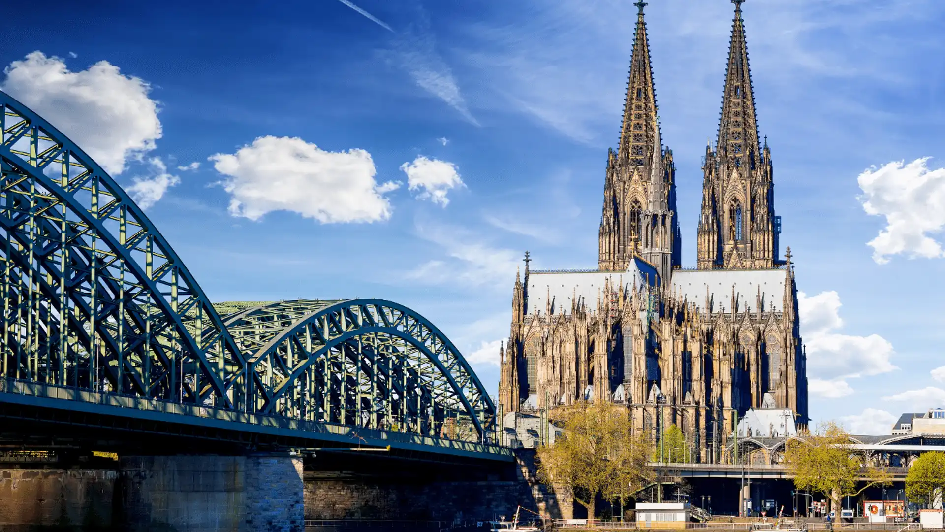 Kölner Dom bei Nacht - Monteurzimmer in Köln ab 15 Euro